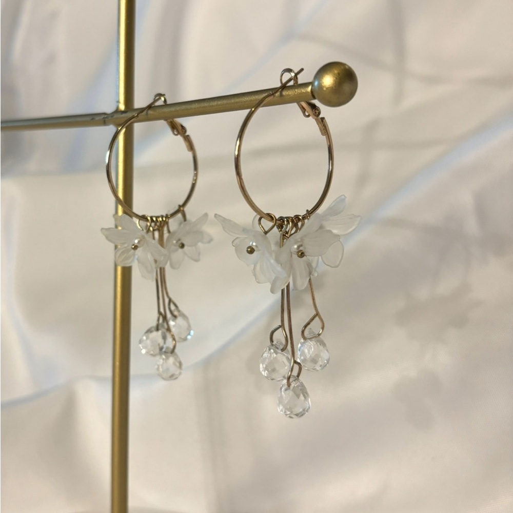 Delicate Gold-Tone Hoops with White Flowers and Clear Crystals